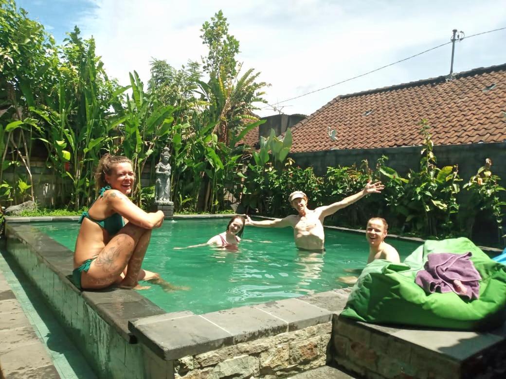 The Wayan House Hostel อูบุด ภายนอก รูปภาพ